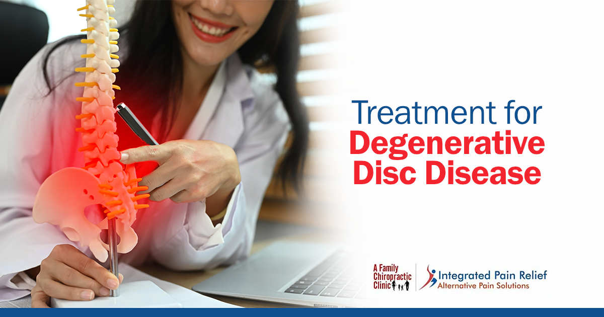 Treatment for Degenerative Disc Disease Physiotherapist explaining lumbar disc herniation using a spinal model during a consultation at A Family Chiropractic Clinic, highlighting treatment options for degenerative disc disease.